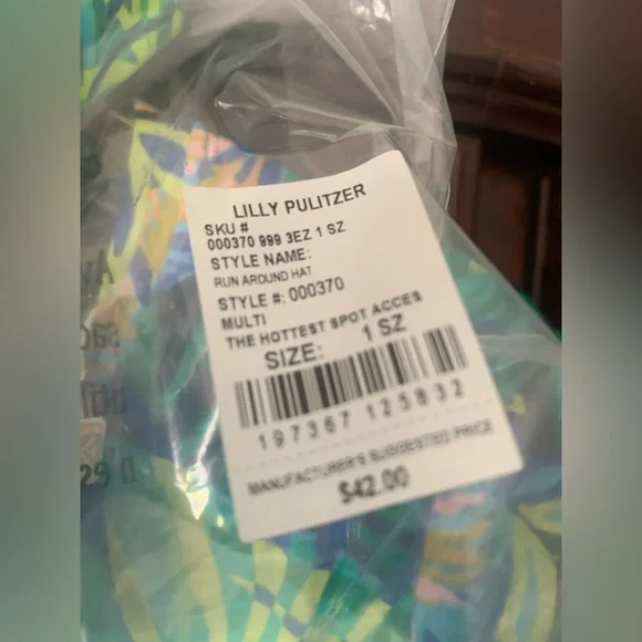 Lilly Pulitzer Etta top and run around hat - Picture 6 of 7